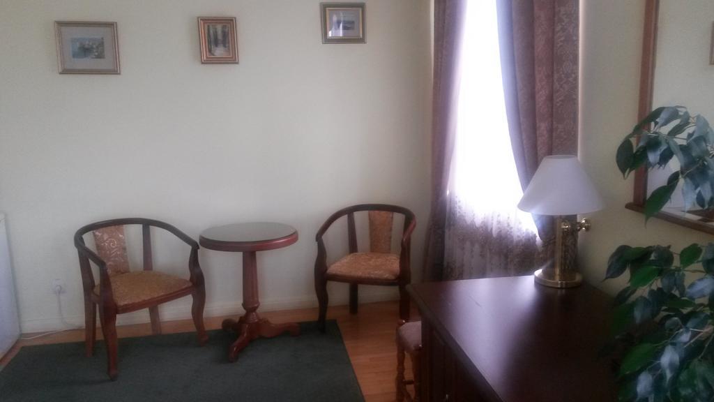Marlen Hotel Rivne Esterno foto