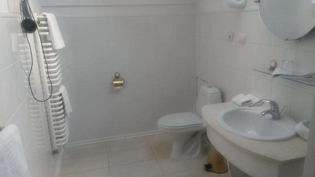 Marlen Hotel Rivne Esterno foto