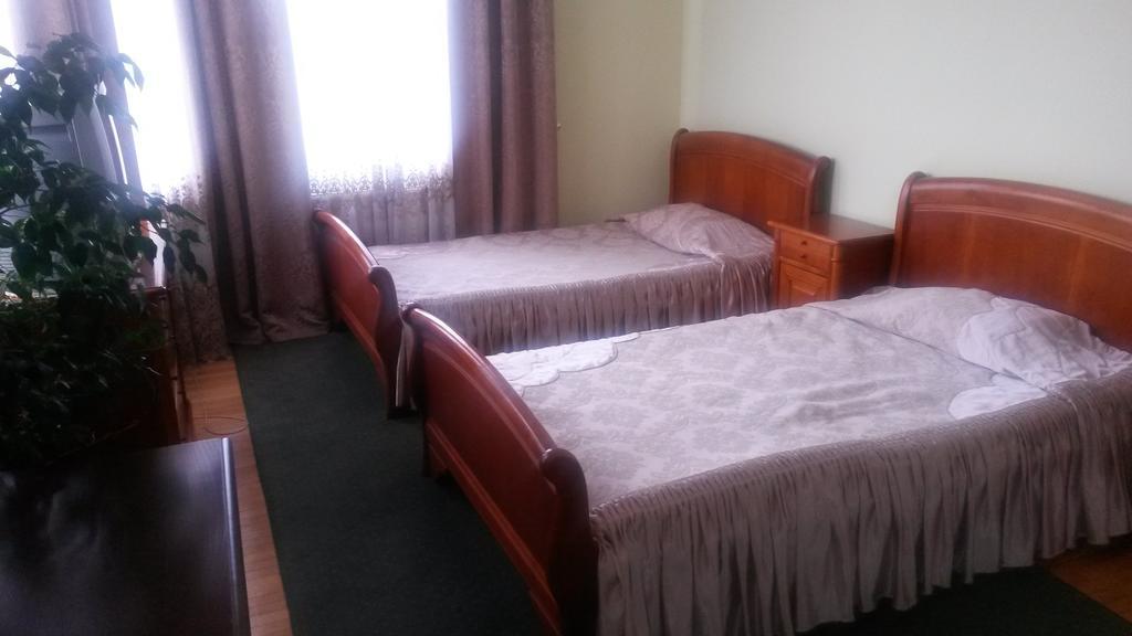 Marlen Hotel Rivne Esterno foto