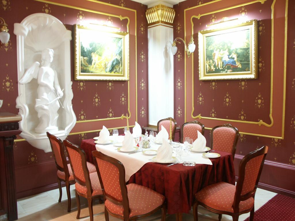 Marlen Hotel Rivne Esterno foto